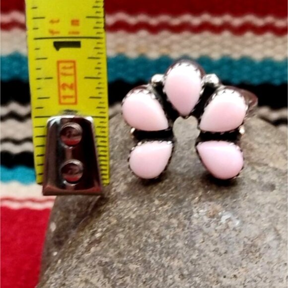 Southwest Pink Conch Shell Sterling Silver Naja Ring Size 7.5 Cowgirl Fashion - Picture 3 of 6